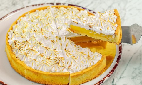 Лимонный пирог с меренгой: освежающий десерт для любого случая