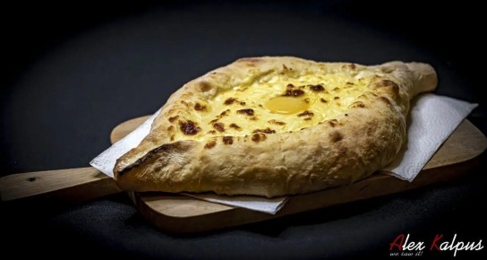 Хачапури: Грузинская кулинарная гордость в каждом кусочке