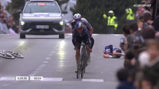 Серьезная травма бельгийского гонщика Максим Ван Гилса на Cl?sica Ja?n