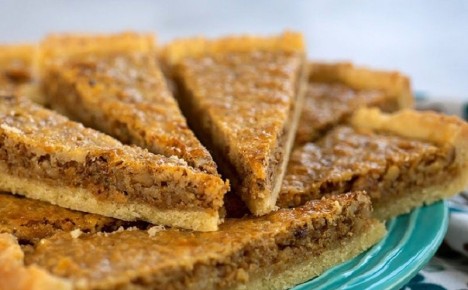 Песочный орехово-карамельный пирог за полчаса: идеальный десерт для дома