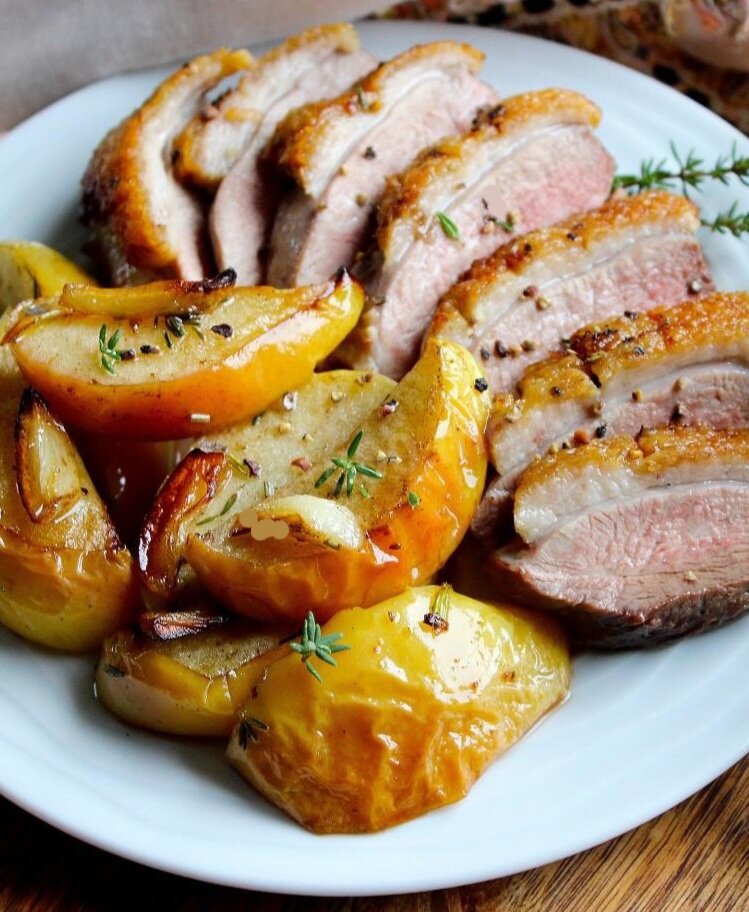 Утиная грудка с фруктами: новый взгляд на классическое блюдо