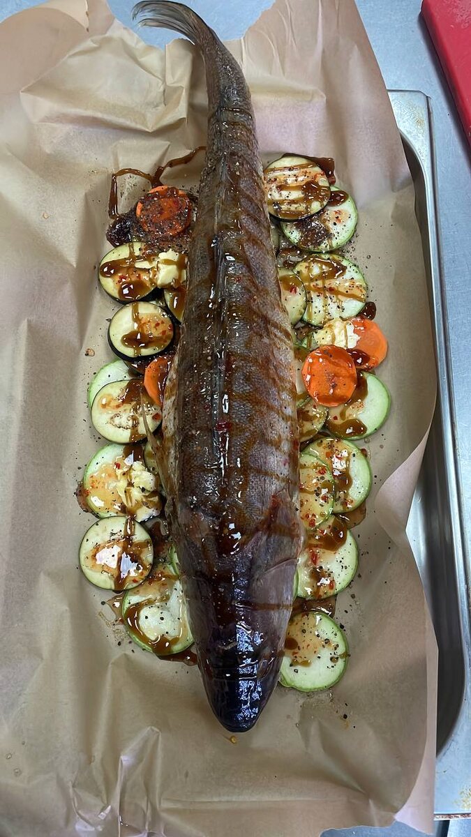 Уникальное блюдо: щука на овощной подушке с томатами и ароматным маринадом