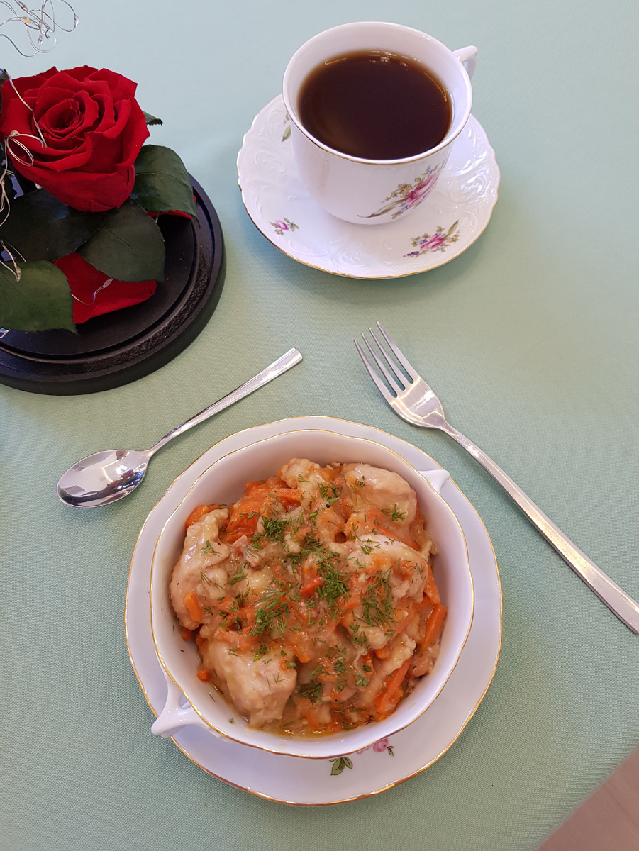 Нежная курица с морковью и квасом: секреты приготовления