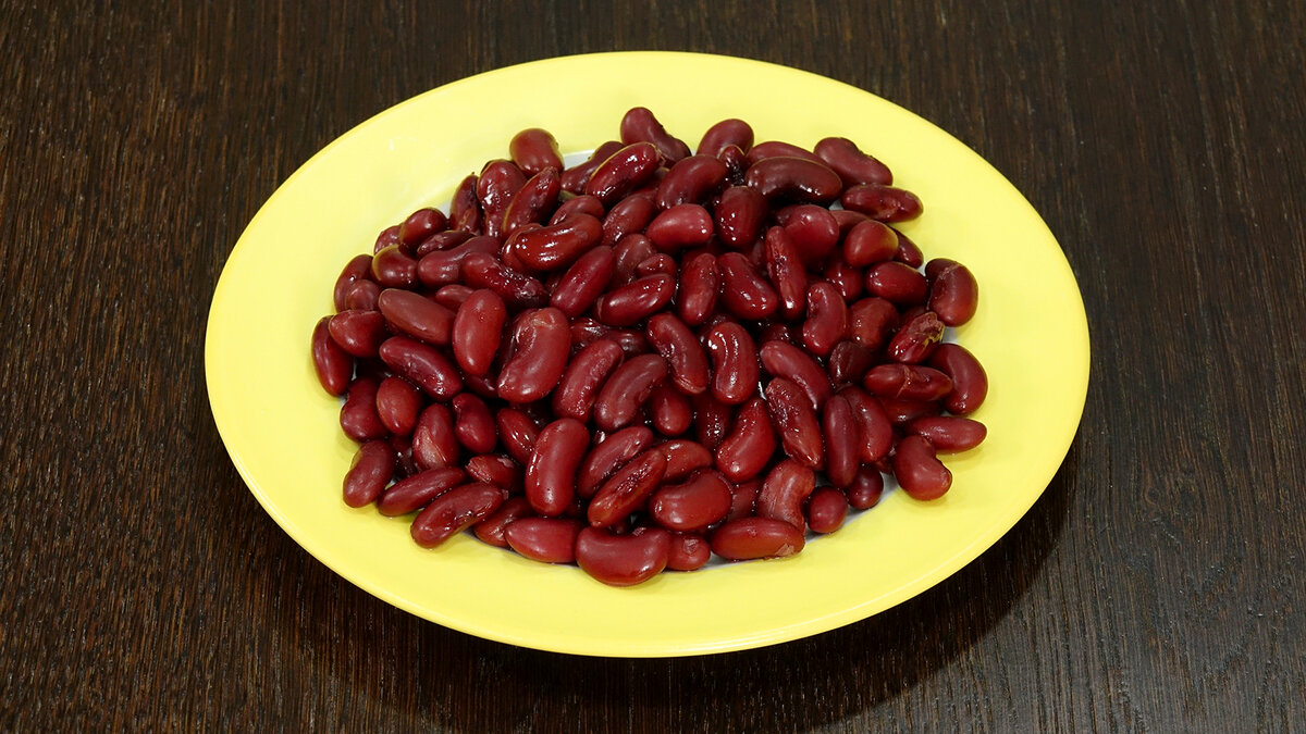 Вкусные салаты с фасолью для новогоднего стола: 10 недорогих рецептов