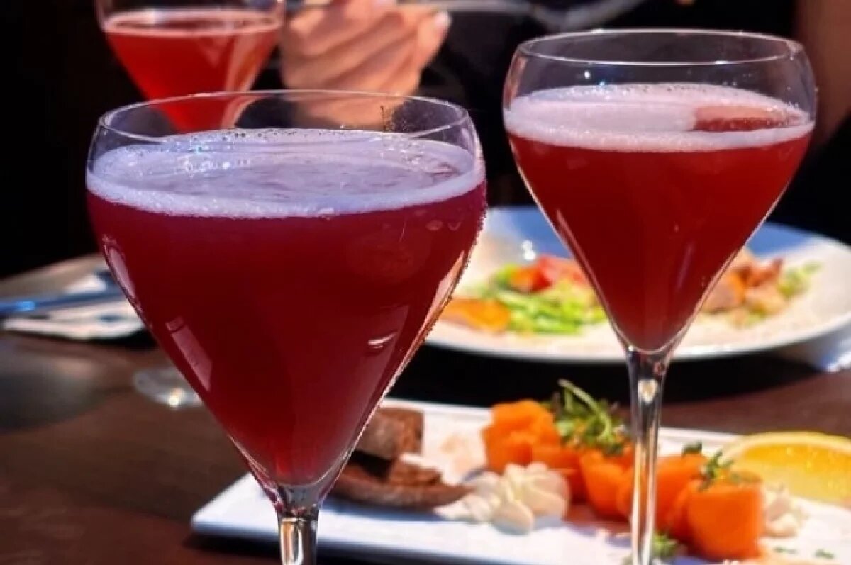 Замена традиционным новогодним салатам: идеи для легких блюд и десертов