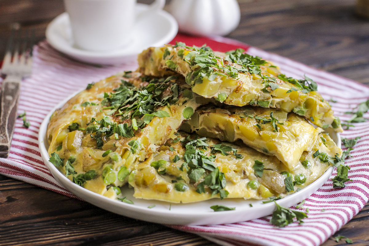 Вкус Испании: Тортилья с Бэби-Картофелем и Горошком