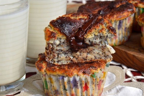 Нежные сырники с маком и шоколадом, запеченные в духовке