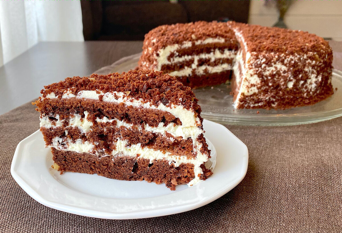 Как быстро и вкусно испечь шоколадный торт с ромом и орехами