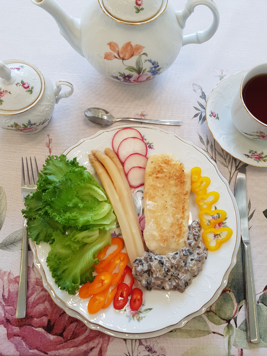 Восхитительная жареная треска с маринованной спаржей: идеальный рецепт на весну