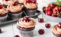 Шоколадные капкейки с вишней: созданные для праздника