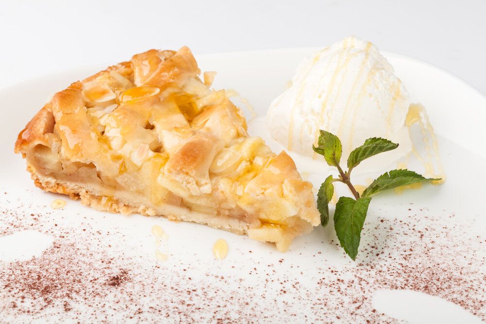 Необыкновенно вкусный открытый яблочный пирог: простой рецепт