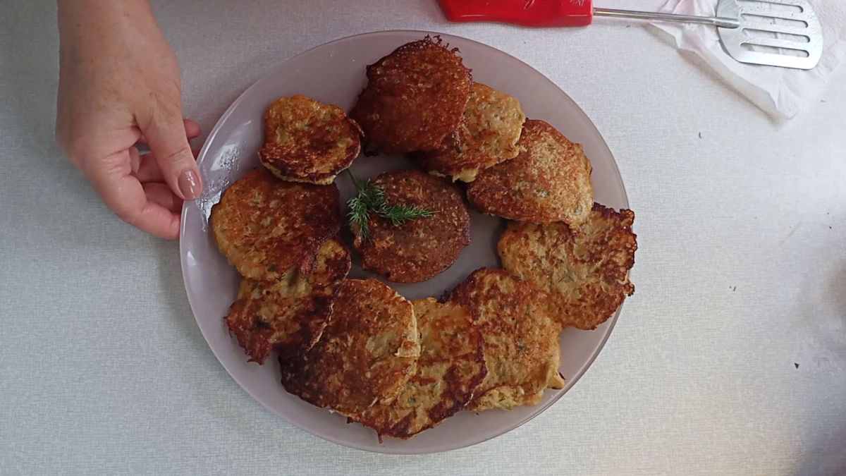 Драники с укропом: классика на новый лад