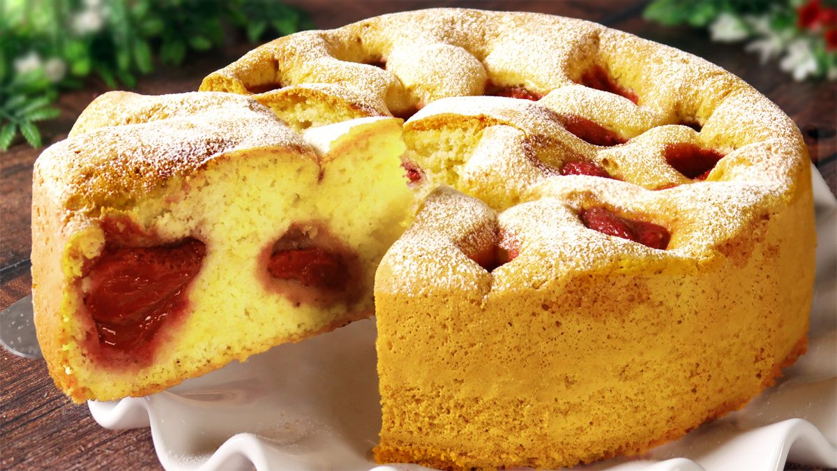 Пирог с ягодами, который стоит попробовать: легкий и невероятно вкусный