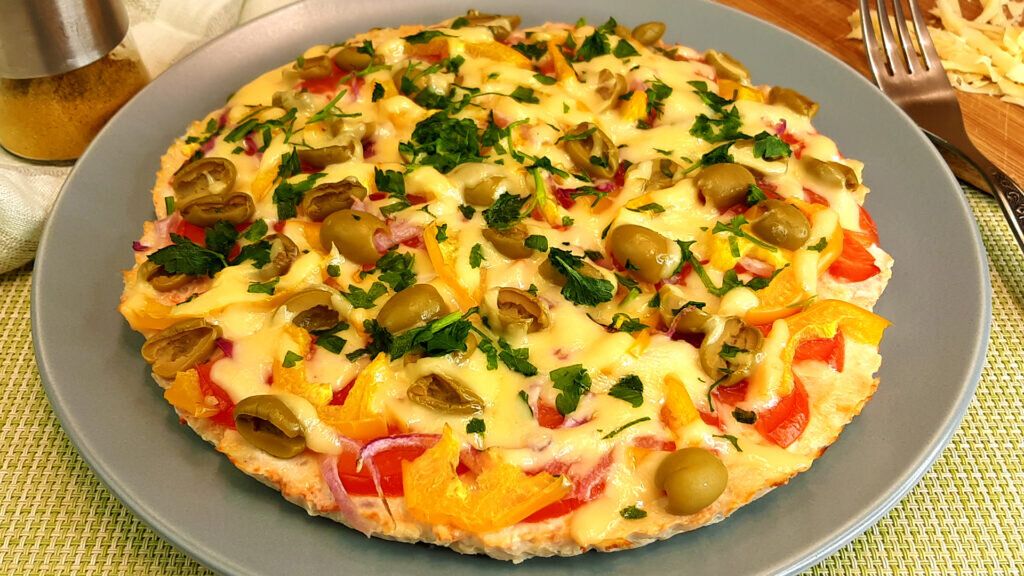 Пицца без теста: новое кулинарное открытие с курицей, помидорами и перцем