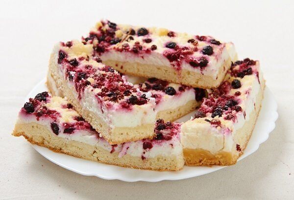 Нежный творожный пирог со смородиной: рецепт для уюта и радости