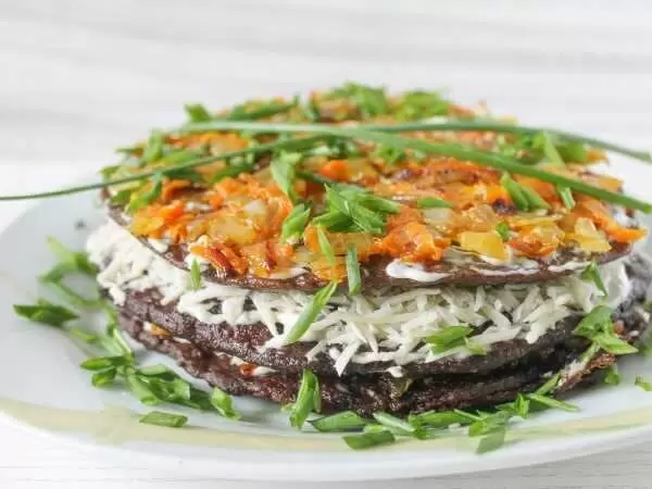 Необычный печёночный торт: простой рецепт для гурманов