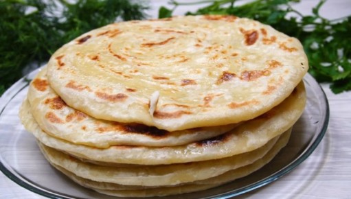 Слоеные лепешки-катлама: идеальная альтернатива хлебу