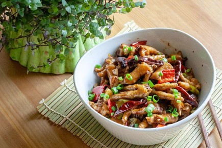 Неповторимые острые куриные лапки: рецепт с характером