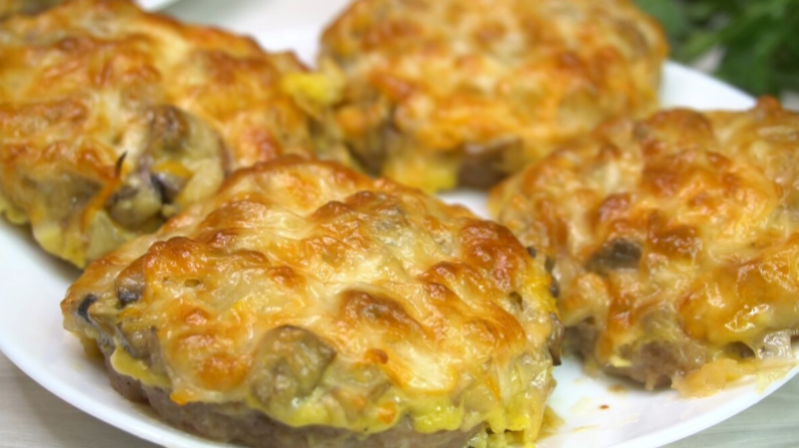 Сочные мясные биточки с грибами: идеальное блюдо для семейного ужина