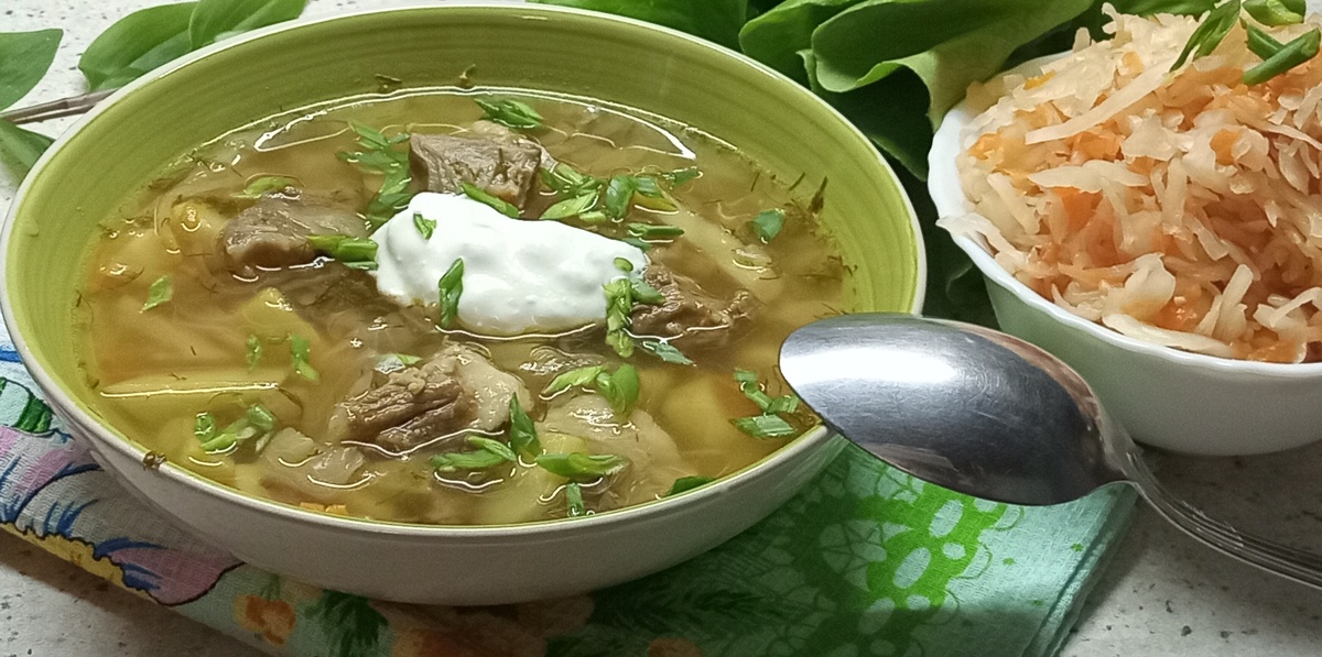 Щи с бараниной и квашеной капустой: сытное блюдо для гурманов