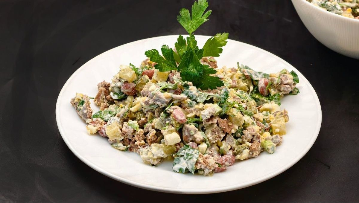 Легкий и вкусный салат с говяжьим языком и красной фасолью