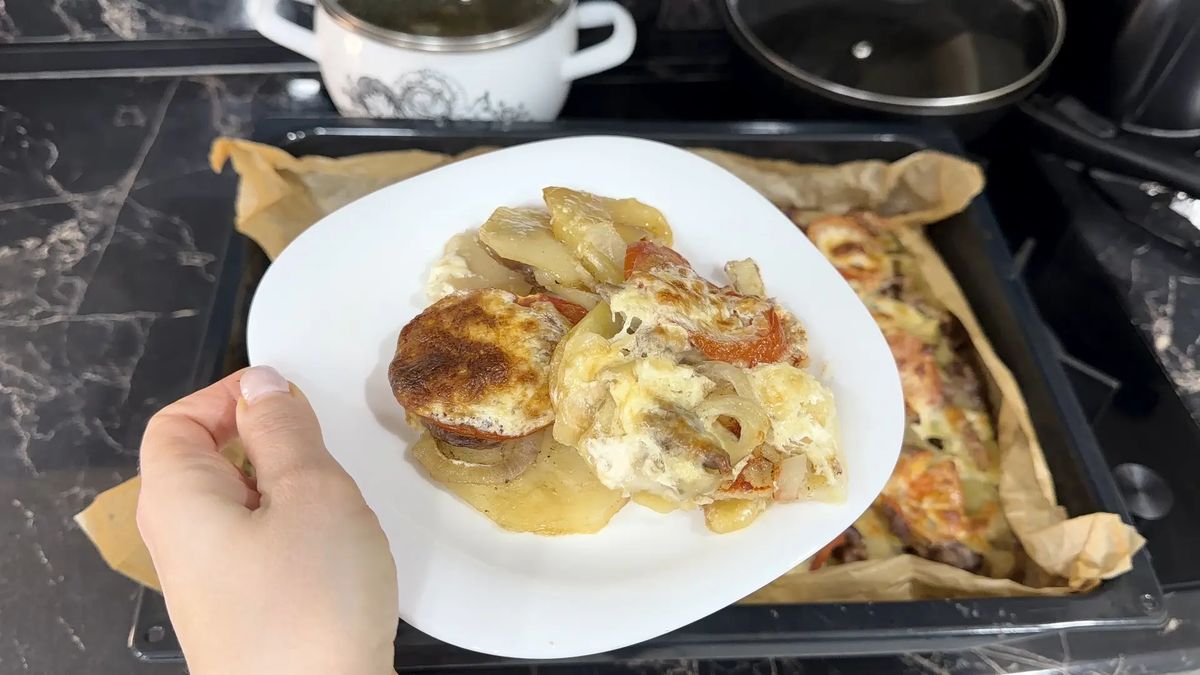 Сытное блюдо для семьи: картофель с мясом по-французски