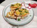 Необычное блюдо: свинина на капусте в майонезно-лимонном маринаде