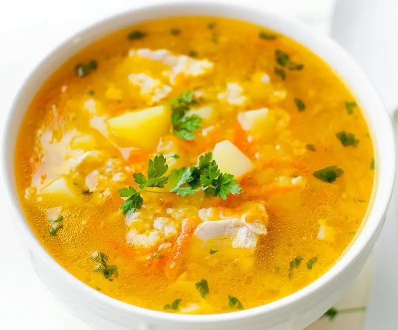 Традиционный кулеш: наваристый суп с пшеном и курицей