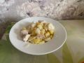 Сытное блюдо для всей семьи: рецепт картошки с курицей в духовке