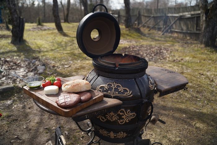 Горячая брускетта Капрезе на тандыре — простая подача и нежный вкус