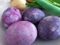 Яркие яйца к Пасхе: как украсить их с помощью ягод